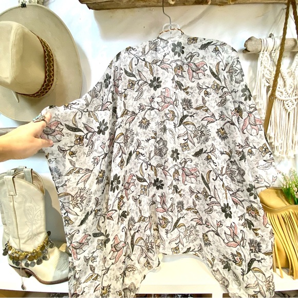Airy & flowy sweet boho Cape w paisley / hippy/prairie/cottage core vibe - Picture 14 of 15